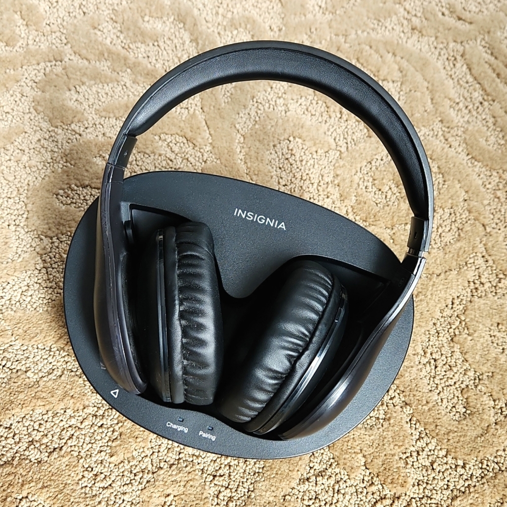 Insignia NS-WHP314 Over the Ear 2.4 Wireless Headphones